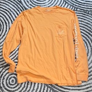 Men’s vineyard vines shirt